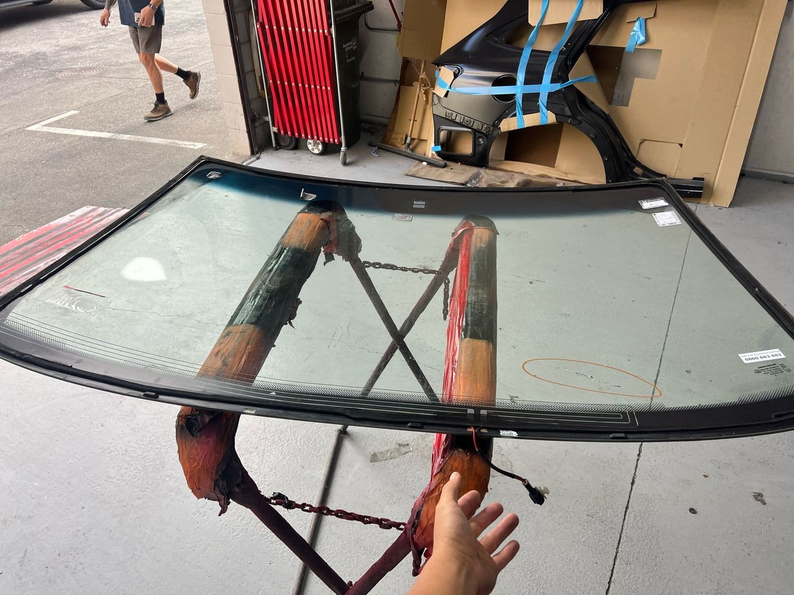 Technicians replacing a windscreen at Solis Panelbeaters